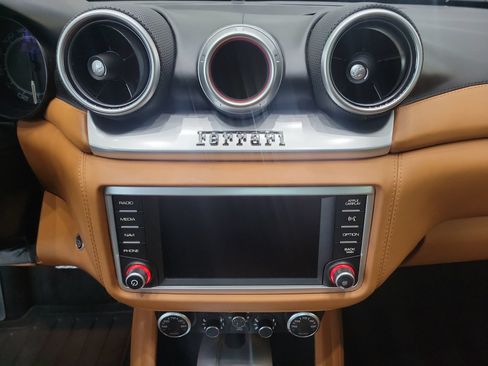 Used 2017 Ferrari California T RWD image 23