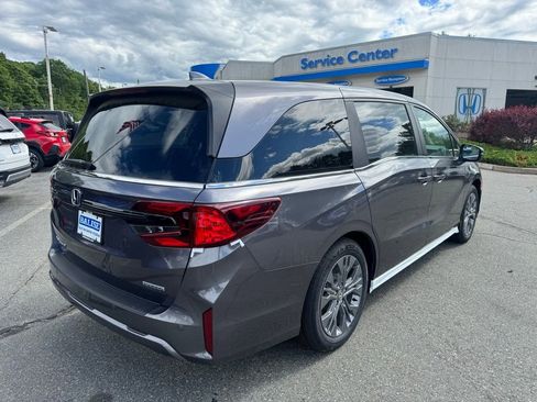 New 2026 Honda Odyssey Touring image 6