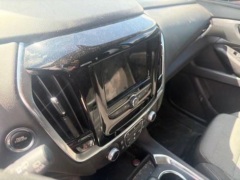Used 2021 Chevrolet Traverse LS FWD image 10