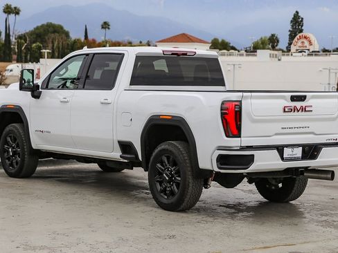 Used 2025 GMC Sierra 2500 AT4 image 7