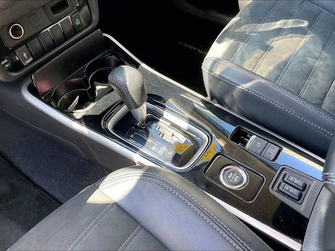 Used 2020 Mitsubishi Outlander SE AWD/4WD image 16