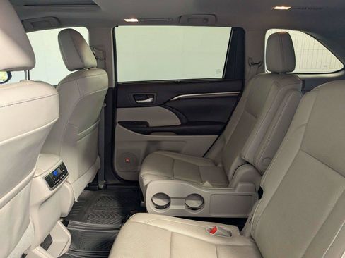 Used 2016 Toyota Highlander Limited FWD image 35