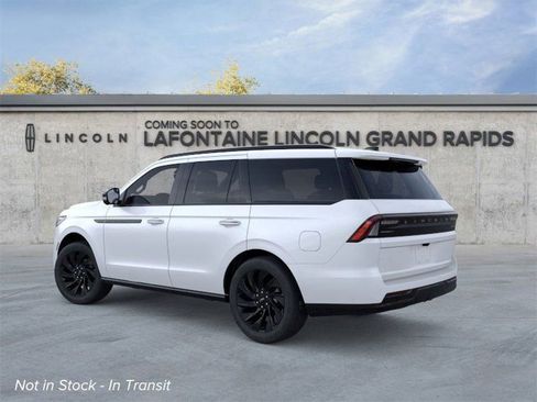 New 2026 Lincoln Navigator Reserve image 4