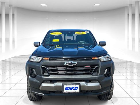 Used 2025 Chevrolet Colorado Trail Boss AWD/4WD image 2