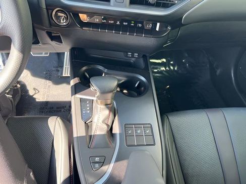 Used 2024 Lexus UX 250h F Sport AWD/4WD image 17