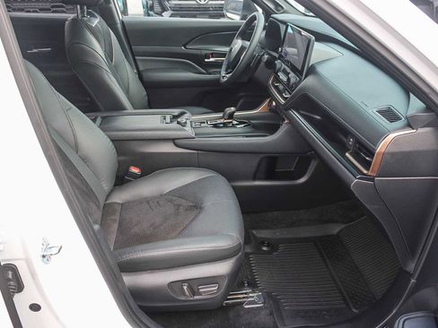 Certified 2025 Toyota Grand Highlander AWD Hybrid image 17