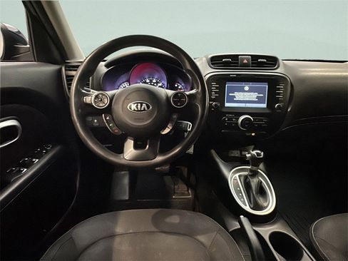 Used 2018 Kia Soul + image 12