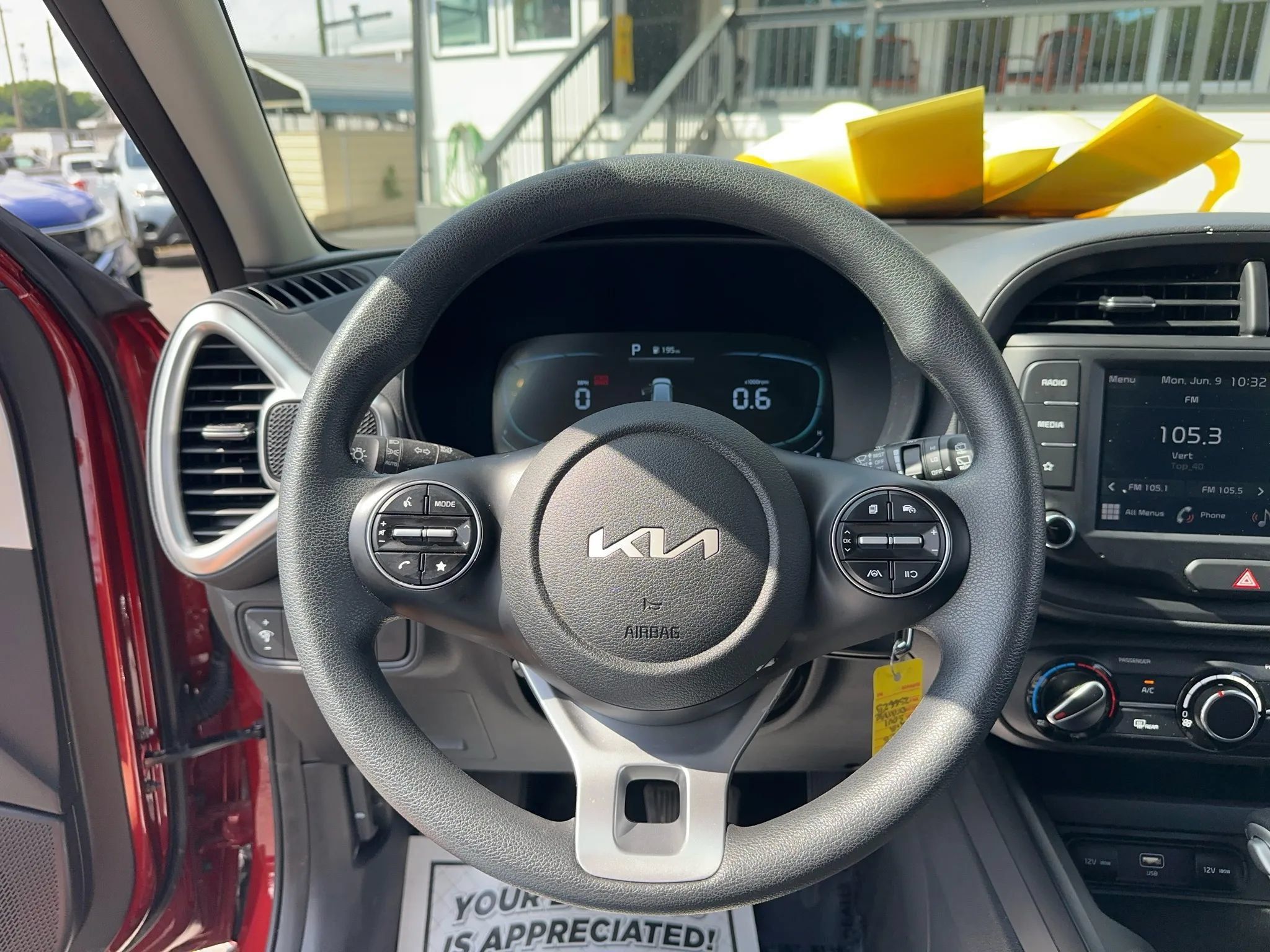 Used 2025 Kia Soul LX w/ LX Technology Package FWD image 30