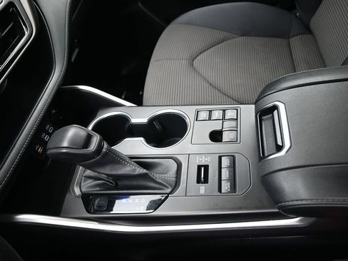 Used 2023 Toyota Highlander L image 19