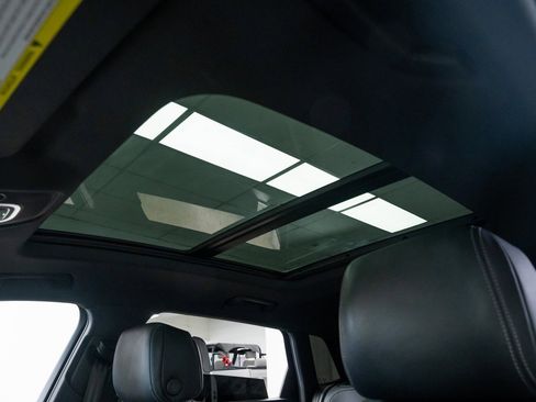 Used 2023 Audi e-tron S Premium Plus image 17