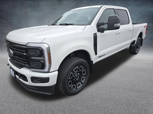 Certified 2025 Ford F250 Platinum AWD/4WD image 3