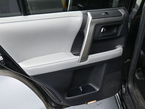 Used 2013 Toyota 4Runner SR5 w/ Premium Pkg image 15