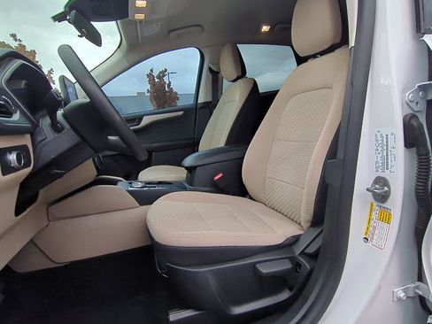 Used 2022 Ford Escape SE image 28