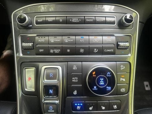 Used 2023 Hyundai Santa Fe Limited AWD/4WD image 17