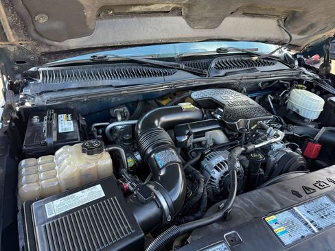 Used 2005 Chevrolet Silverado 2500 LS w/ Heavy-Duty Power Package image 34