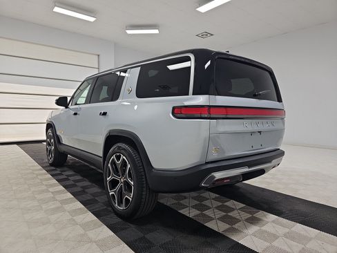 Used 2024 Rivian R1S Adventure AWD/4WD image 3