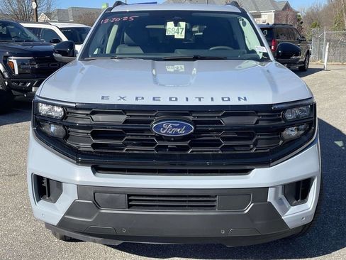 New 2026 Ford Expedition Active RWD image 8