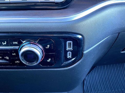 Used 2025 GMC Sierra 1500 SLT image 31