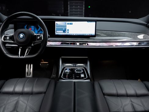 Used 2024 BMW i7 eDrive50 w/ M Sport Package image 44