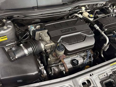 Used 2005 Chevrolet Equinox LS w/ Preferred Equipment Group AWD/4WD image 33