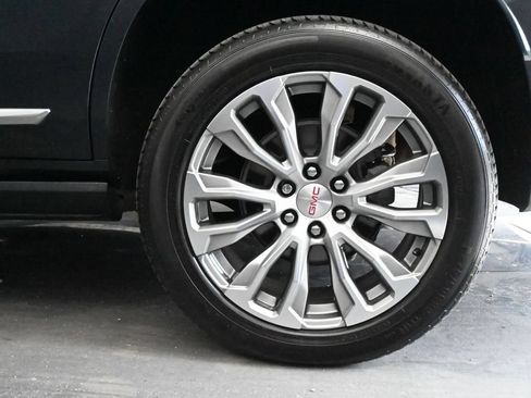 Used 2021 GMC Yukon Denali w/ Denali Premium Package AWD/4WD image 12