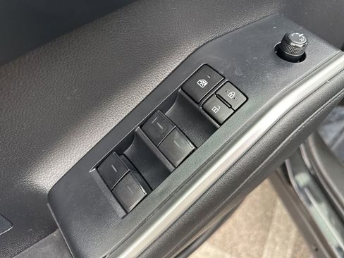 Used 2024 Toyota Highlander LE image 11