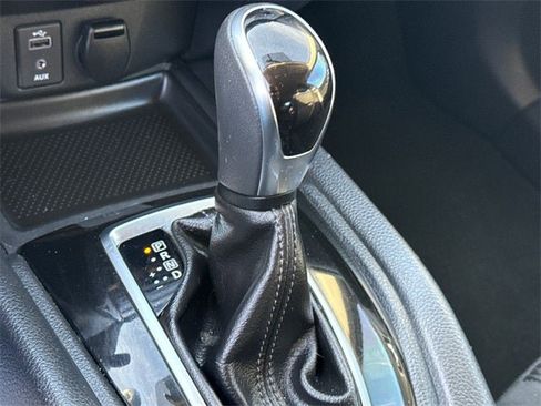 Used 2017 Nissan Rogue SV image 27