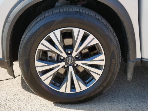 Certified 2023 Nissan Rogue SV image 15