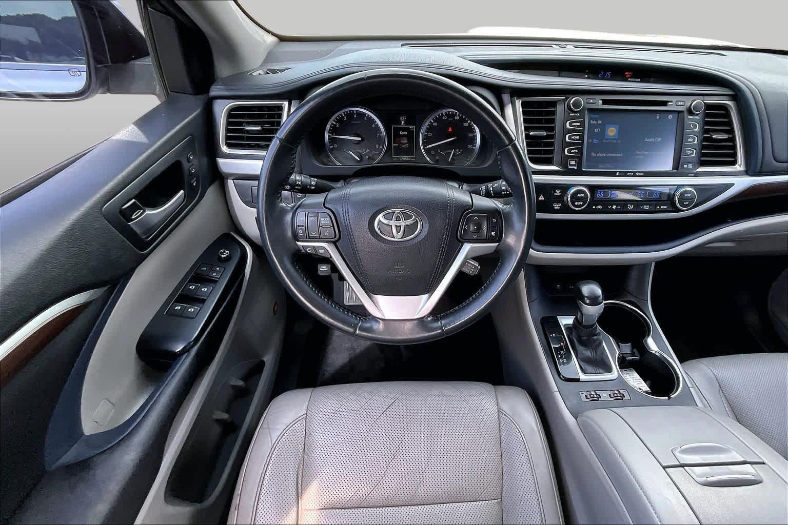 Used 2016 Toyota Highlander Limited FWD image 5