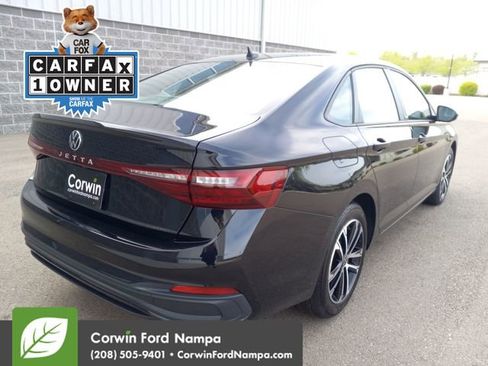 Used 2025 Volkswagen Jetta Sport FWD image 3