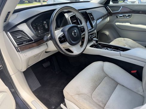 Used 2016 Volvo XC90 T6 Momentum w/ Momentum Plus Package AWD/4WD image 9