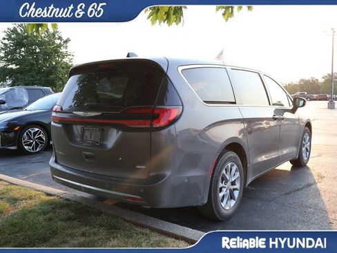 Used 2023 Chrysler Pacifica Touring-L AWD/4WD image 22