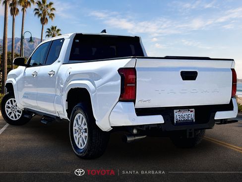 Certified 2025 Toyota Tacoma SR5 w/ SR5 Upgrade Package AWD/4WD image 4