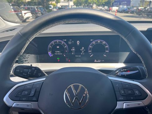 Used 2026 Volkswagen Tiguan SE AWD/4WD image 30