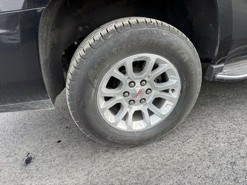 Used 2020 GMC Yukon SLT image 41