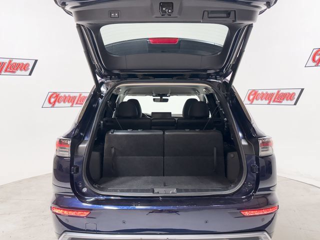 Used 2025 Mitsubishi Outlander SE FWD image 6