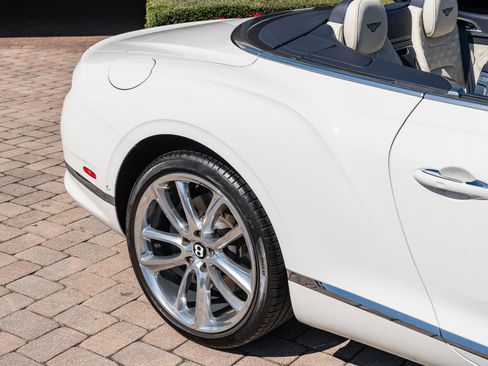 Used 2022 Bentley Continental GT image 13
