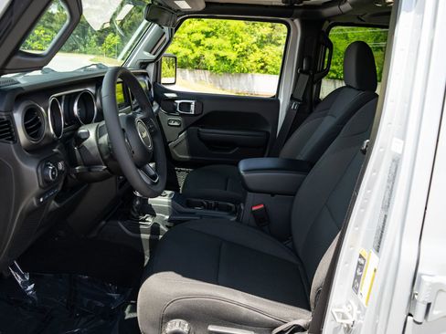 Used 2023 Jeep Wrangler Unlimited w/ Convenience Group AWD/4WD image 14
