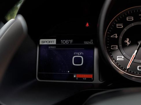 Used 2019 Ferrari Portofino RWD image 33