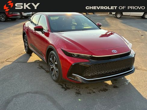 Used 2023 Toyota Crown XLE image 4