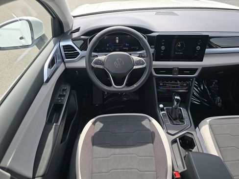 New 2026 Volkswagen Taos SE FWD image 18