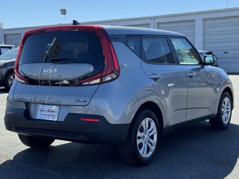 Used 2022 Kia Soul LX image 12