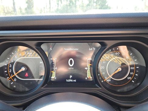 Used 2024 Jeep Wrangler Sport AWD/4WD image 21