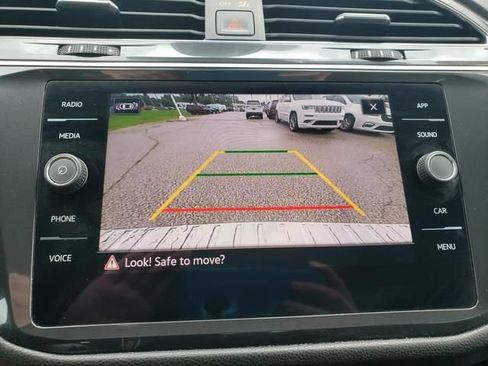 Used 2023 Volkswagen Tiguan SE w/ Panoramic Sunroof Package AWD/4WD image 24