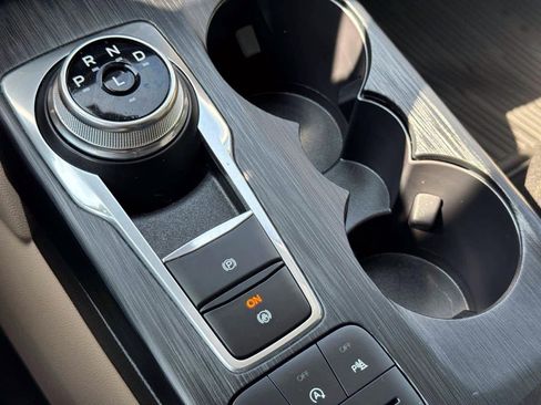 Used 2022 Ford Escape Titanium image 22