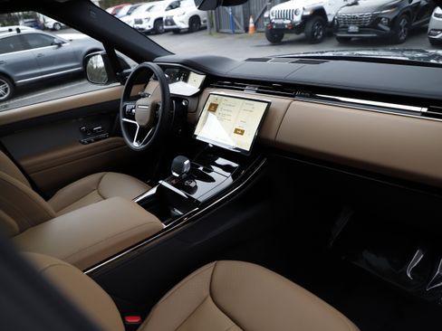 New 2025 Land Rover Range Rover Sport SE AWD/4WD image 9