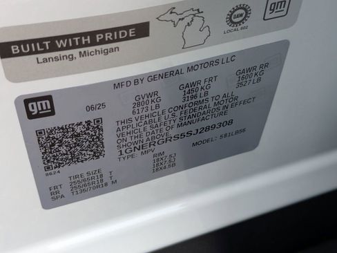 Used 2025 Chevrolet Traverse LT image 33