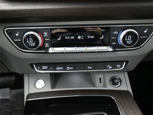 Used 2024 Audi Q5 2.0T Premium image 29