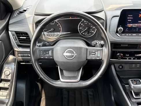 Used 2025 Nissan Rogue SV FWD image 24