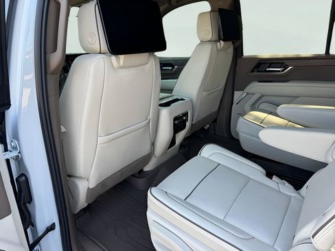 New 2026 GMC Yukon Denali w/ Denali Reserve Package AWD/4WD image 16